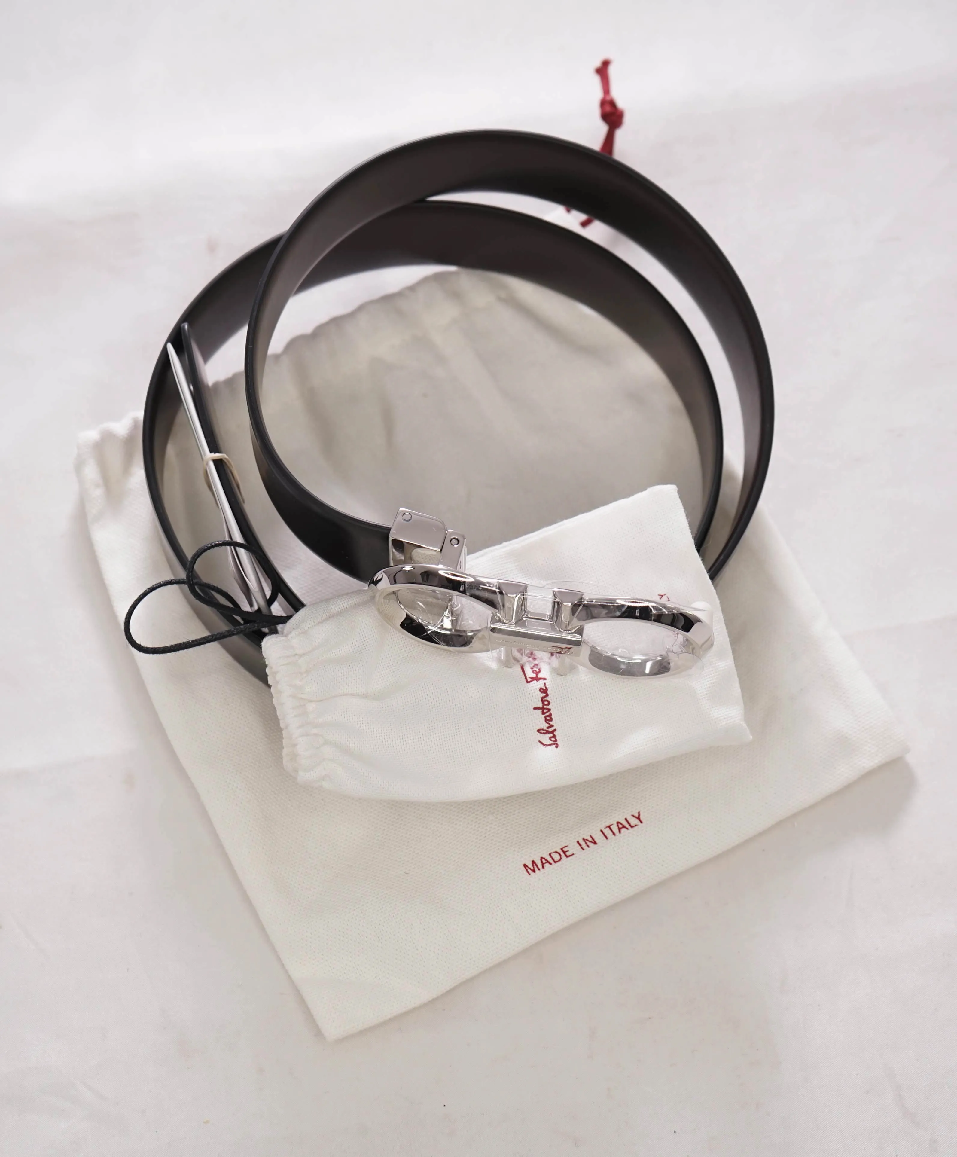 $535 SALVATORE FERRAGAMO - Black/Brown Gancini Leather Belt - 46W (Cut To Size)
