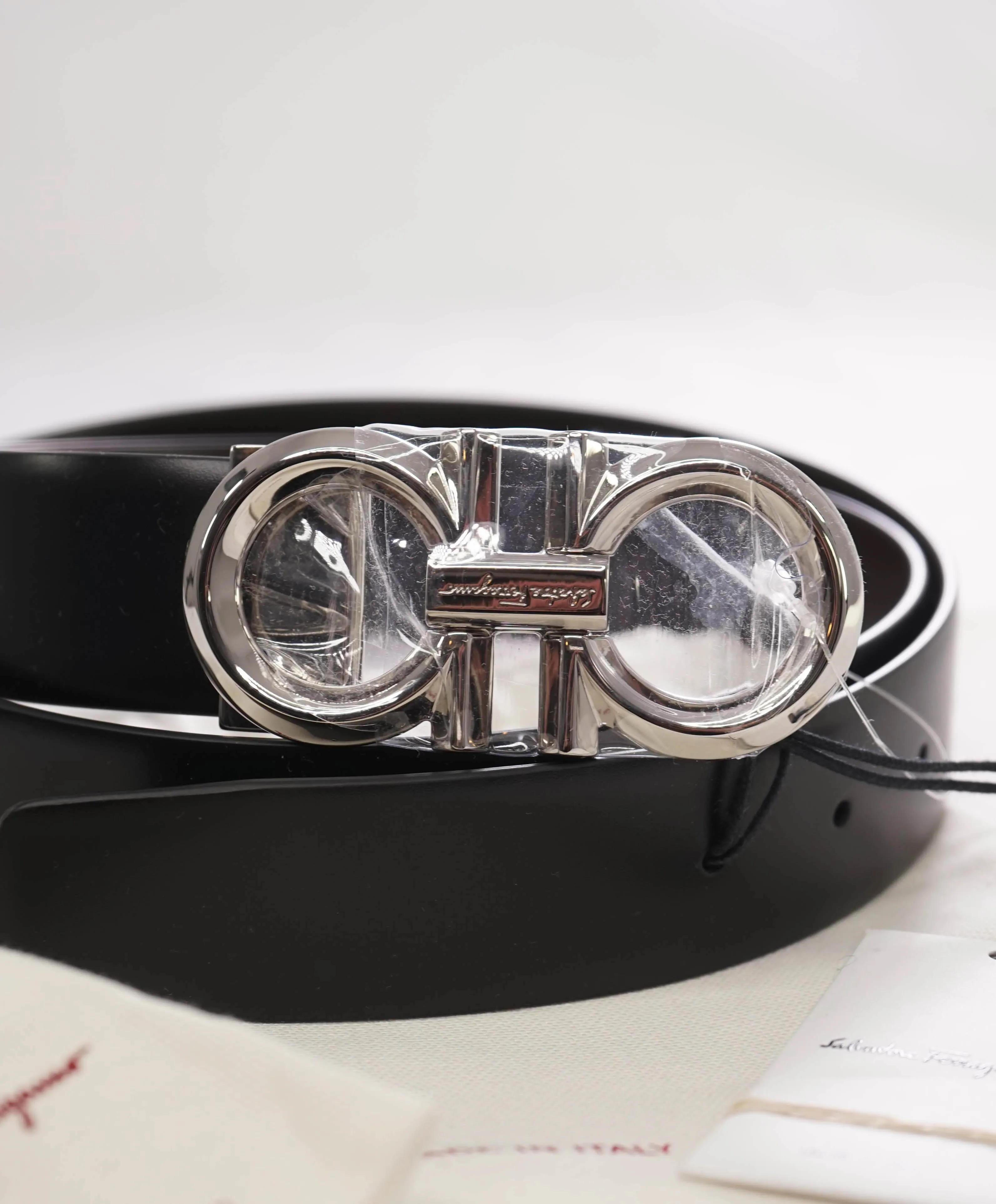 $535 SALVATORE FERRAGAMO - Black/Brown Gancini Leather Belt - 46W (Cut To Size)