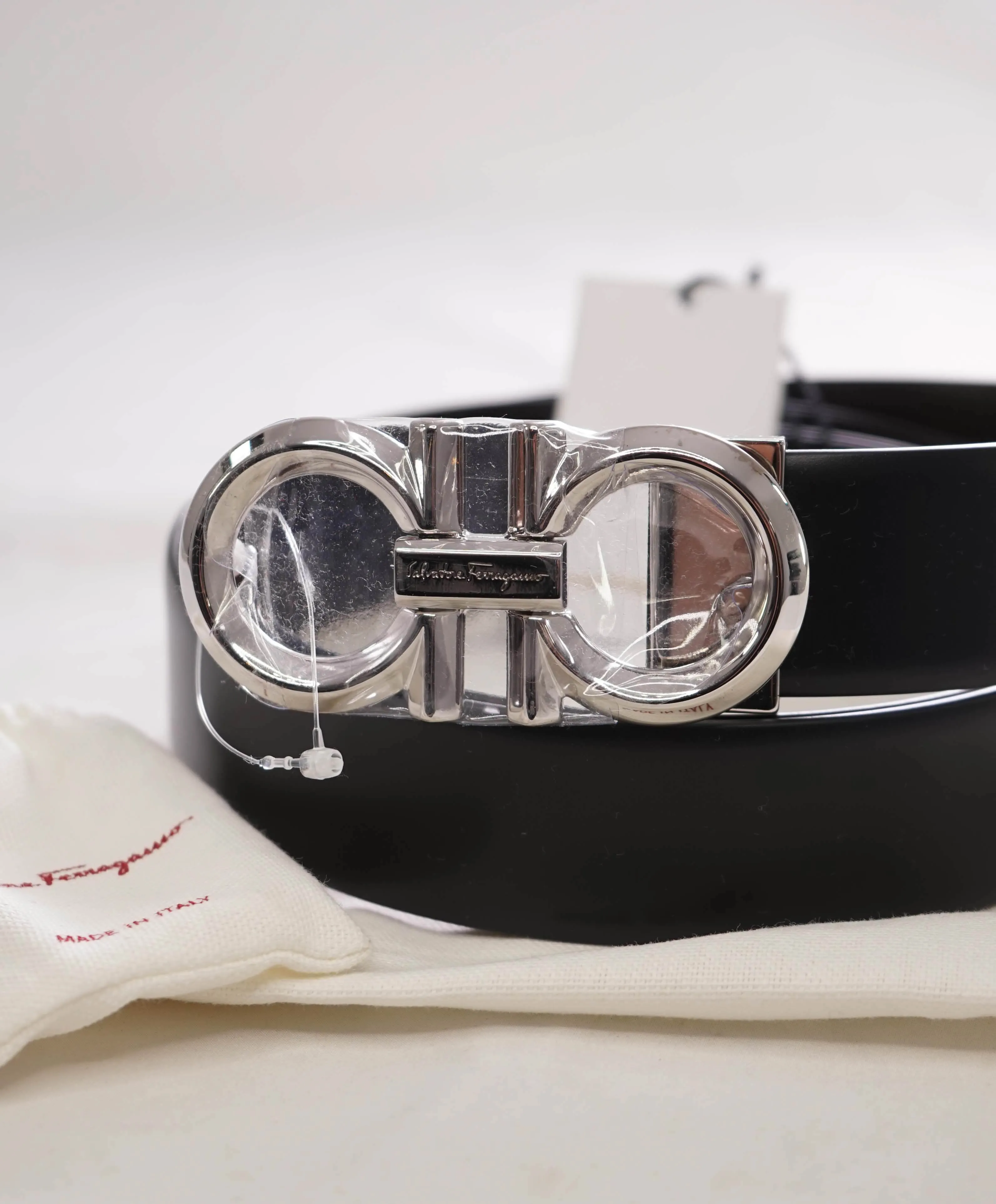 $535 SALVATORE FERRAGAMO - Black/Brown Gancini Leather Belt - 46W (Cut To Size)