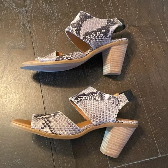 Andre Assous Pippa White Snake Block Heel Sandal Leather 8 Portugal‎ Sling Back