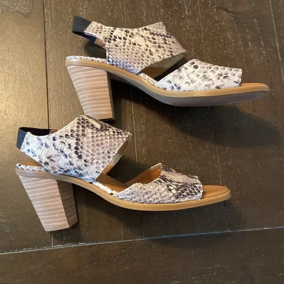 Andre Assous Pippa White Snake Block Heel Sandal Leather 8 Portugal‎ Sling Back
