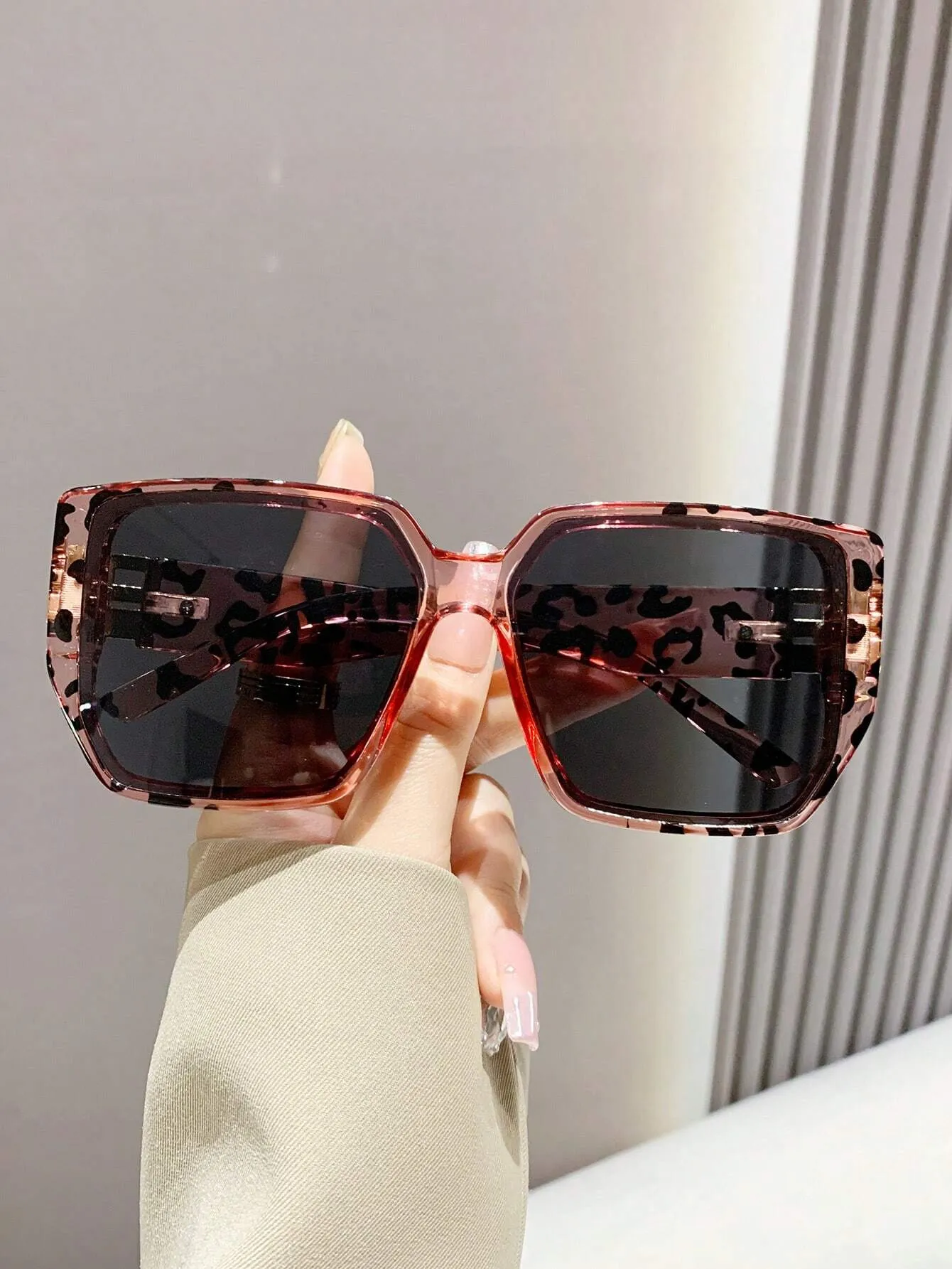 Classic Retro Square Frame Plastic Sunglasses