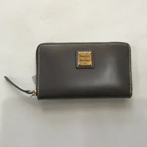 DOONEY & BOURKE Gray Sellerina Wristlet Wallet