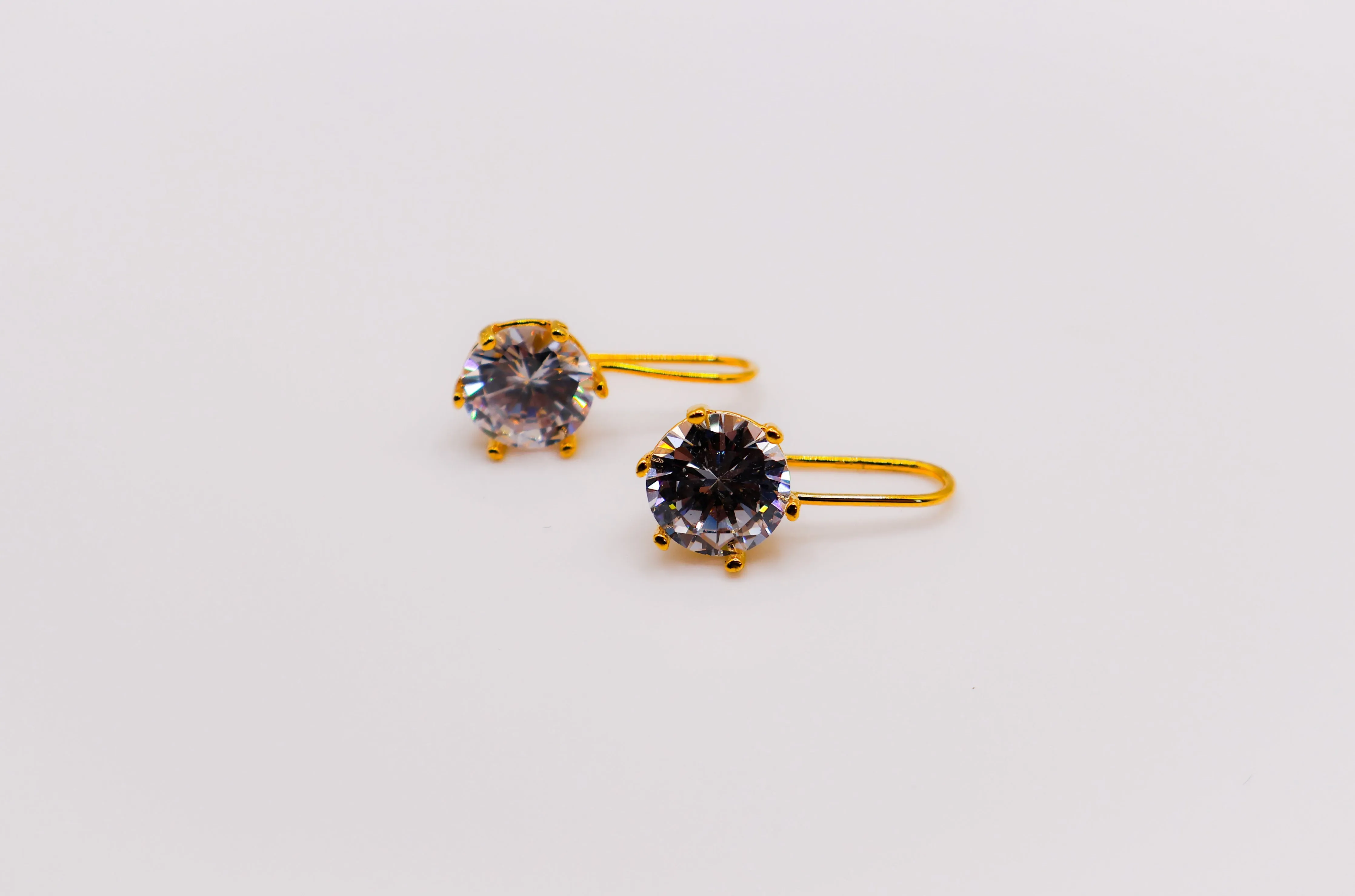 Elegant Golden Sparkle Drops