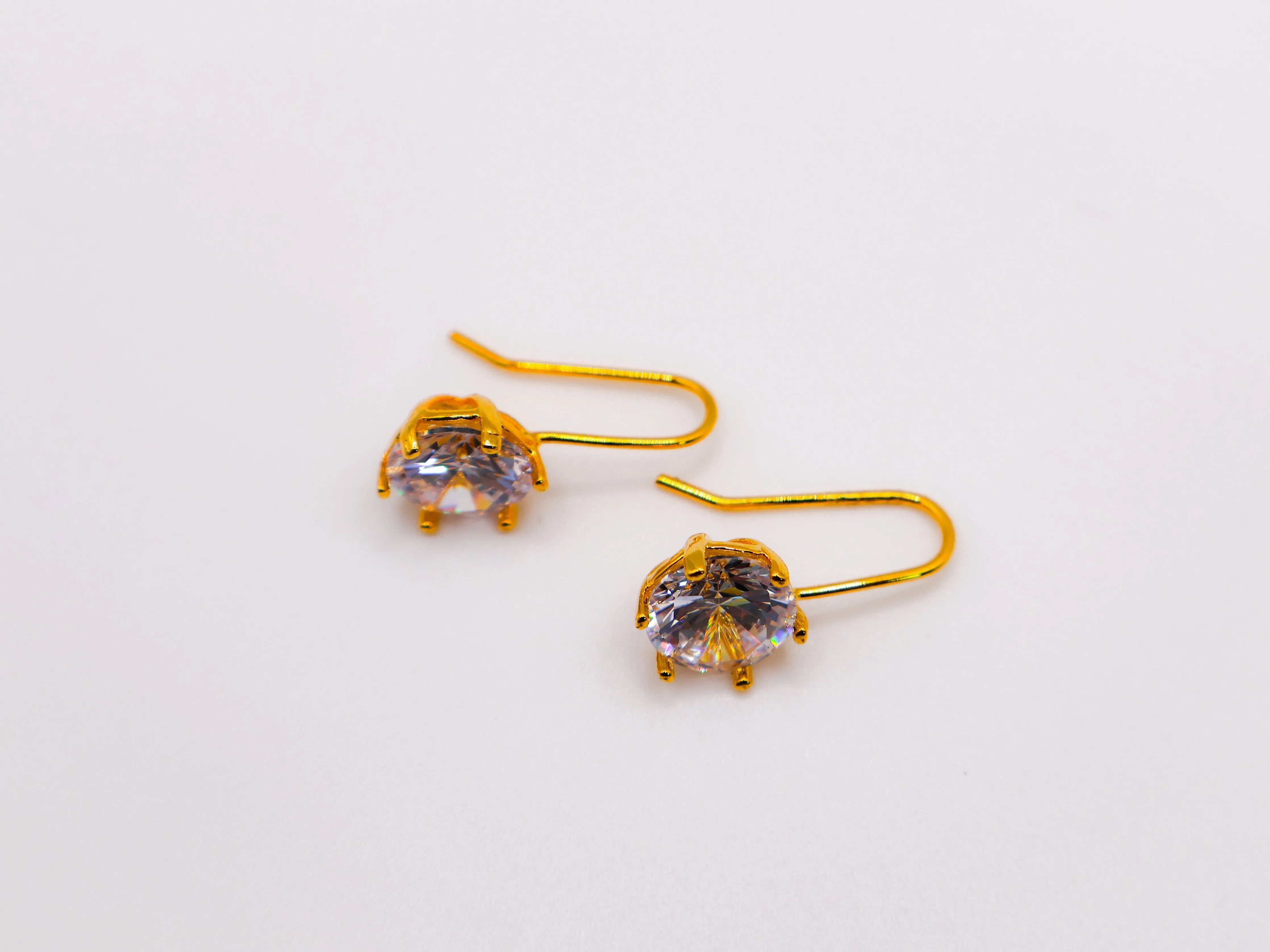 Elegant Golden Sparkle Drops