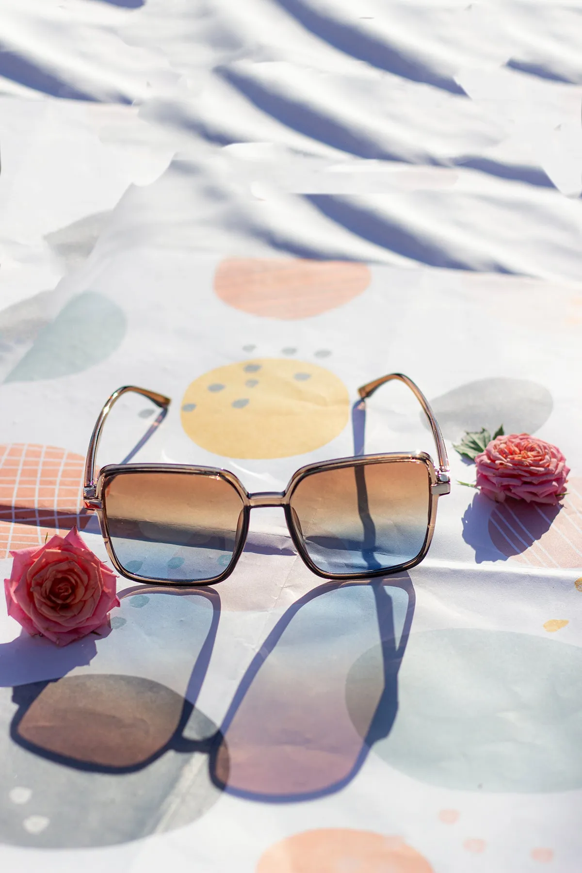 Elegant Square Side Metal Detail Sunglasses