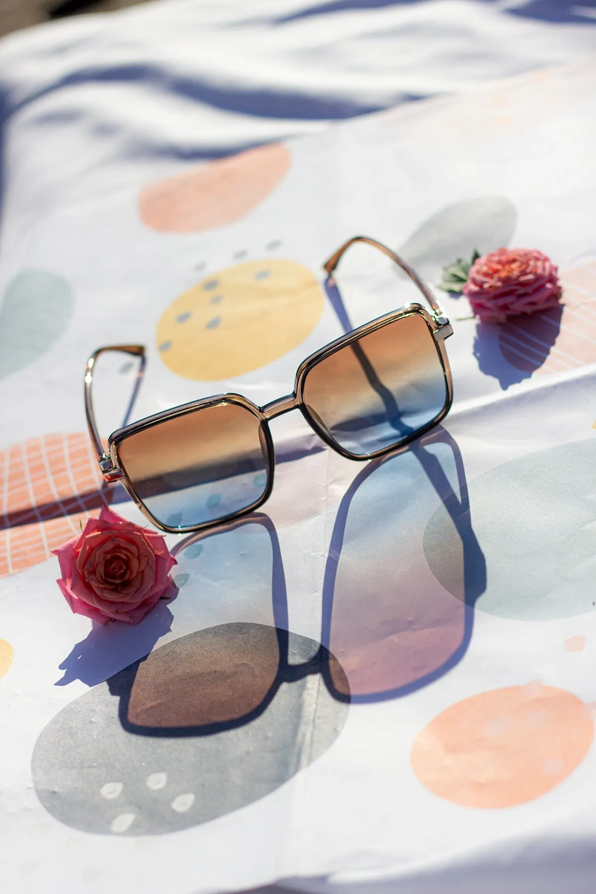 Elegant Square Side Metal Detail Sunglasses