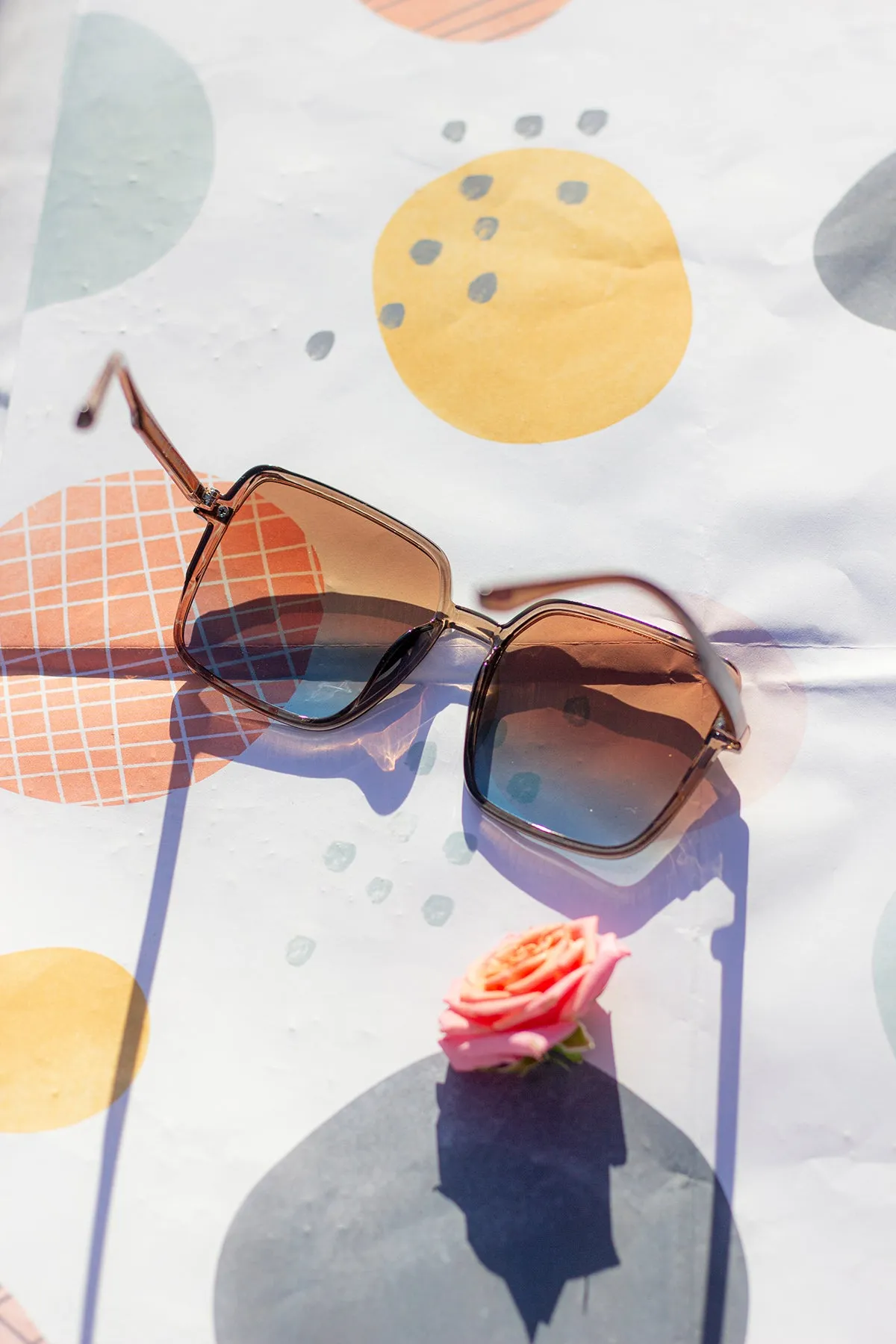 Elegant Square Side Metal Detail Sunglasses