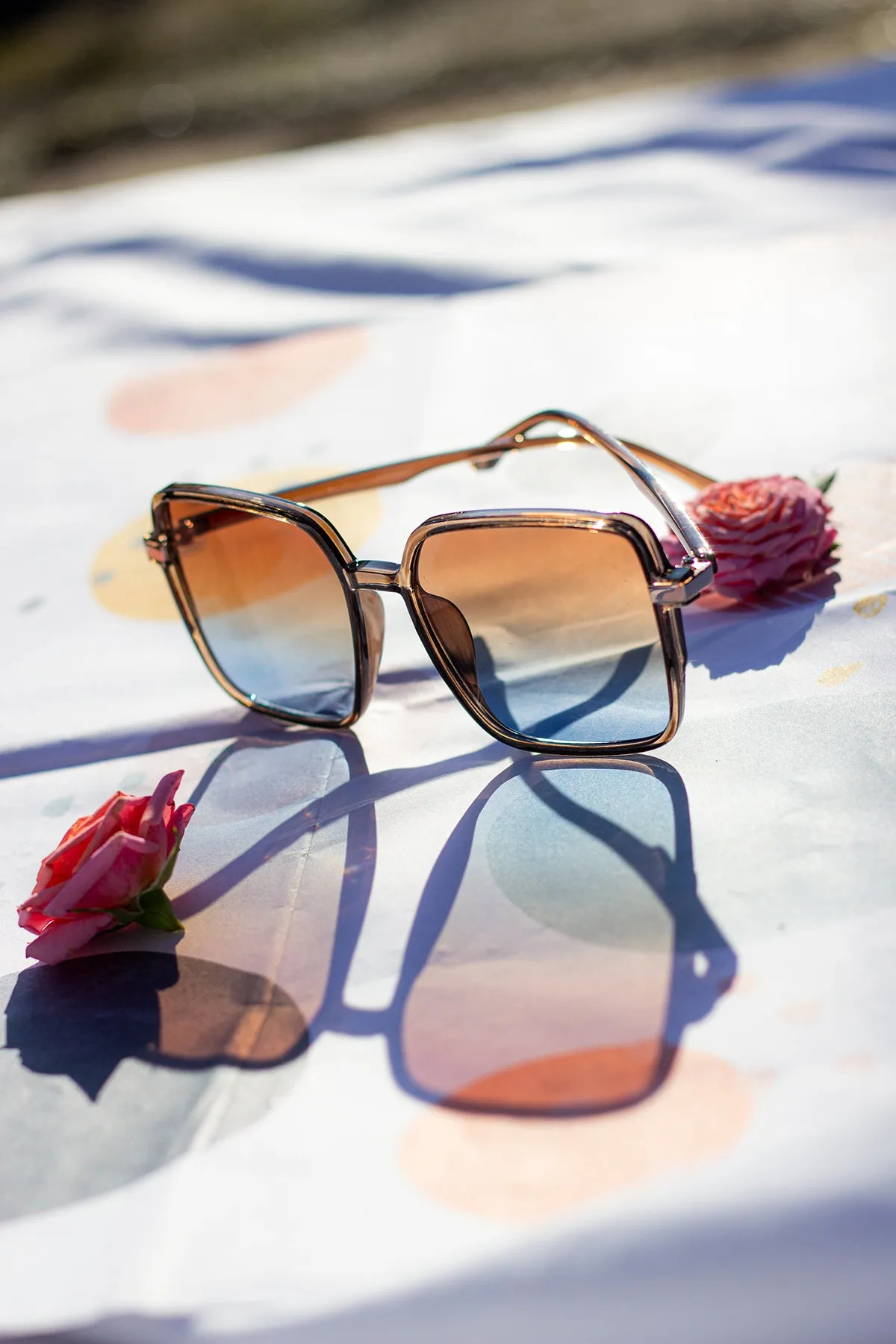 Elegant Square Side Metal Detail Sunglasses