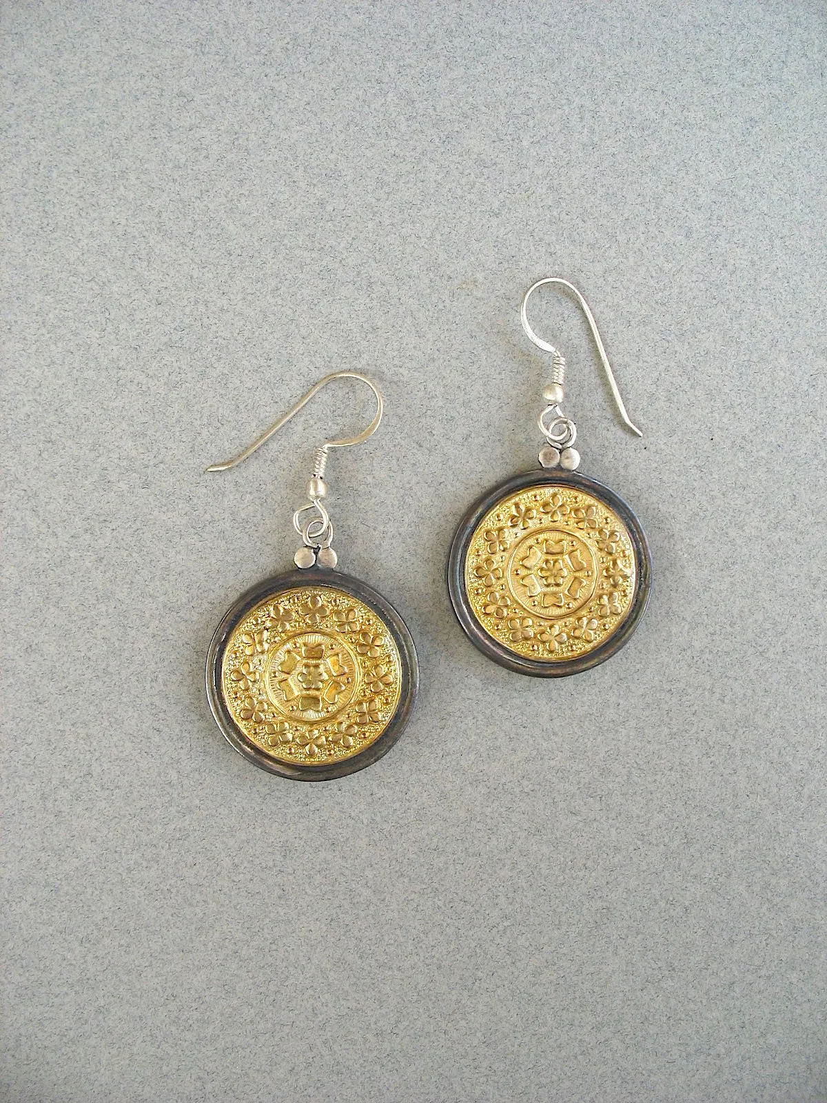 Elegant, Thappa (stamped) round gold-plated earrings with oxidized silver frame