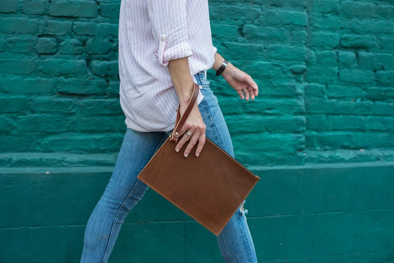 FELICITY ZIPPERED CLUTCH WITH WRISTLET LARGE - HONEY