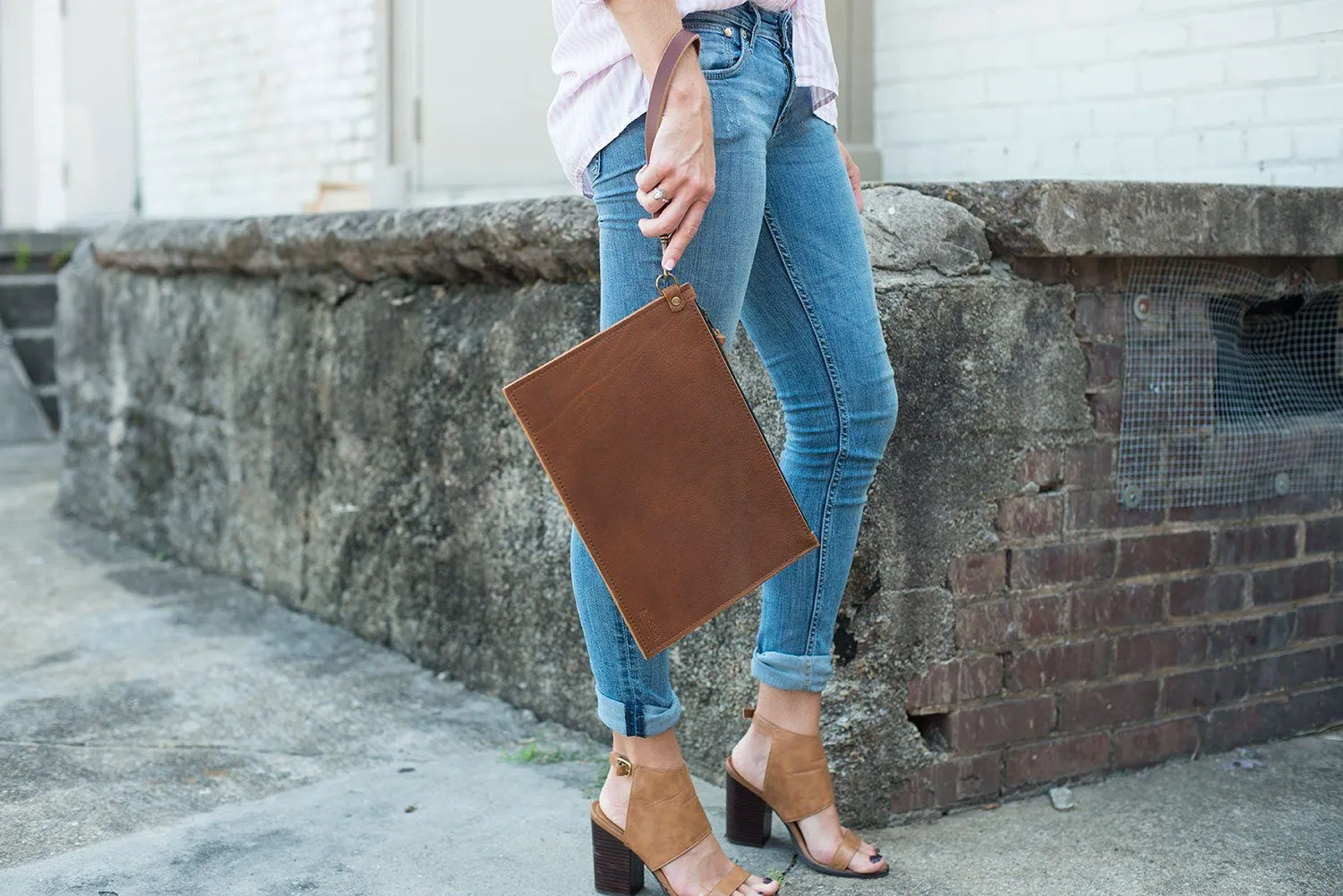 FELICITY ZIPPERED CLUTCH WITH WRISTLET LARGE - SADDLE