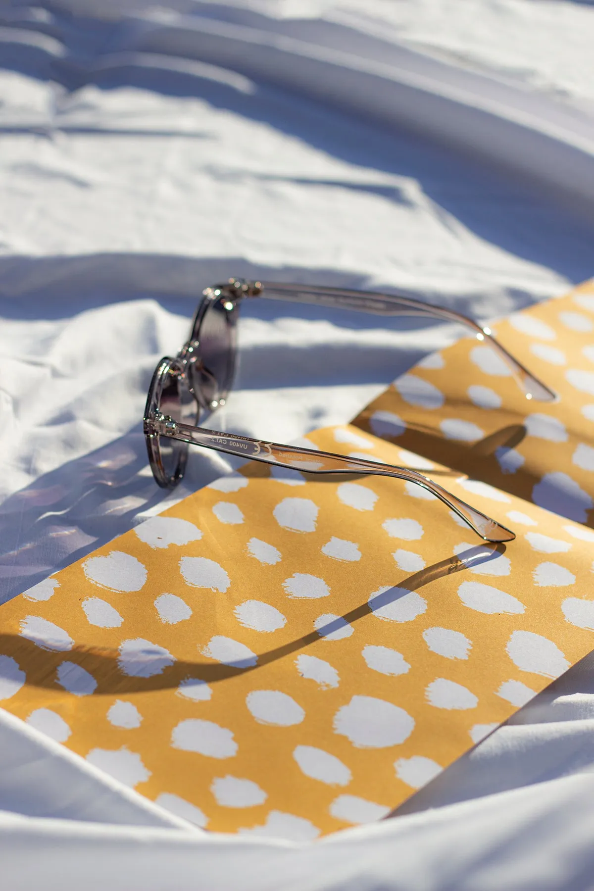 Front Lens Rounded Classic Pin Sunglasses