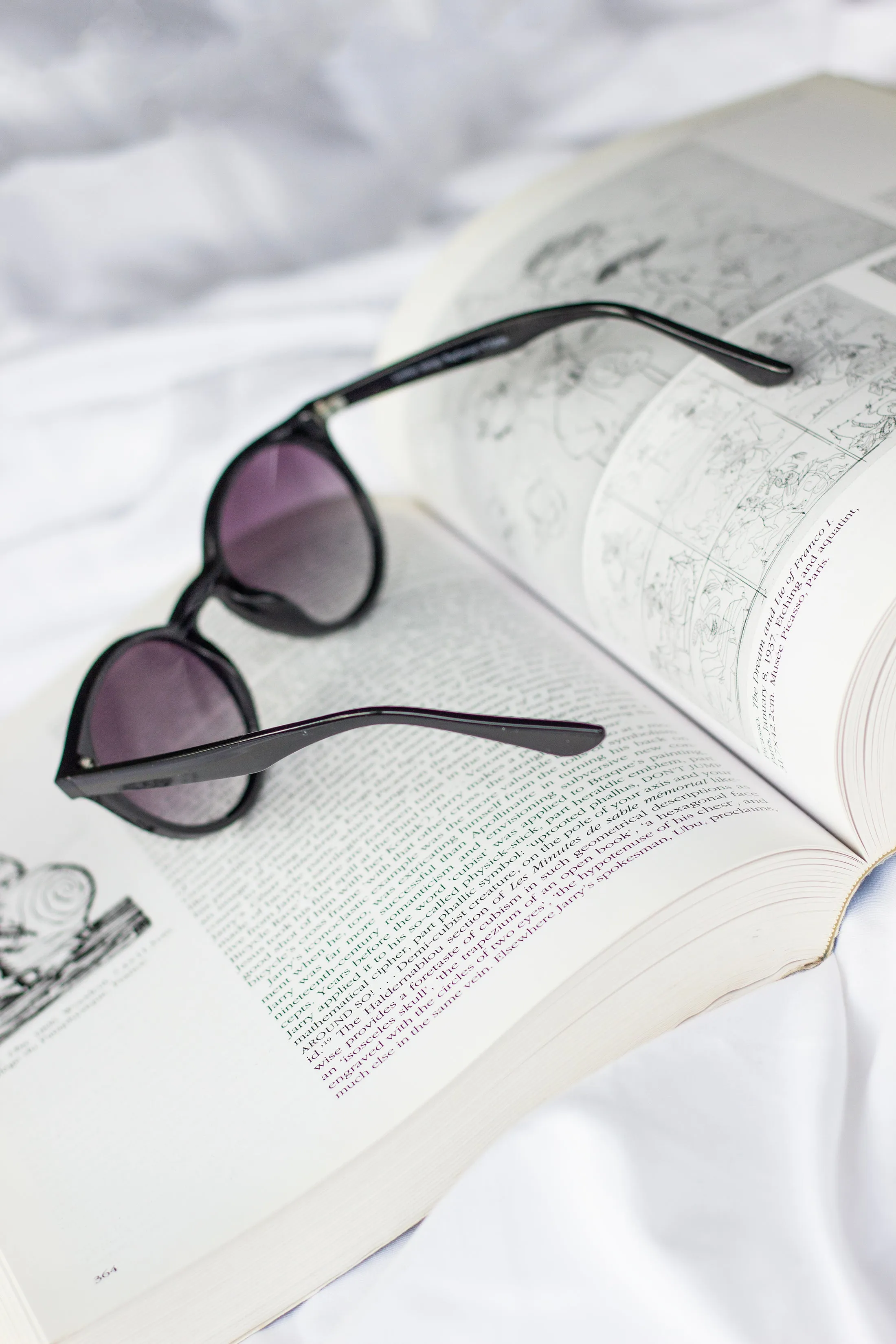 Front Lens Rounded Classic Pin Sunglasses