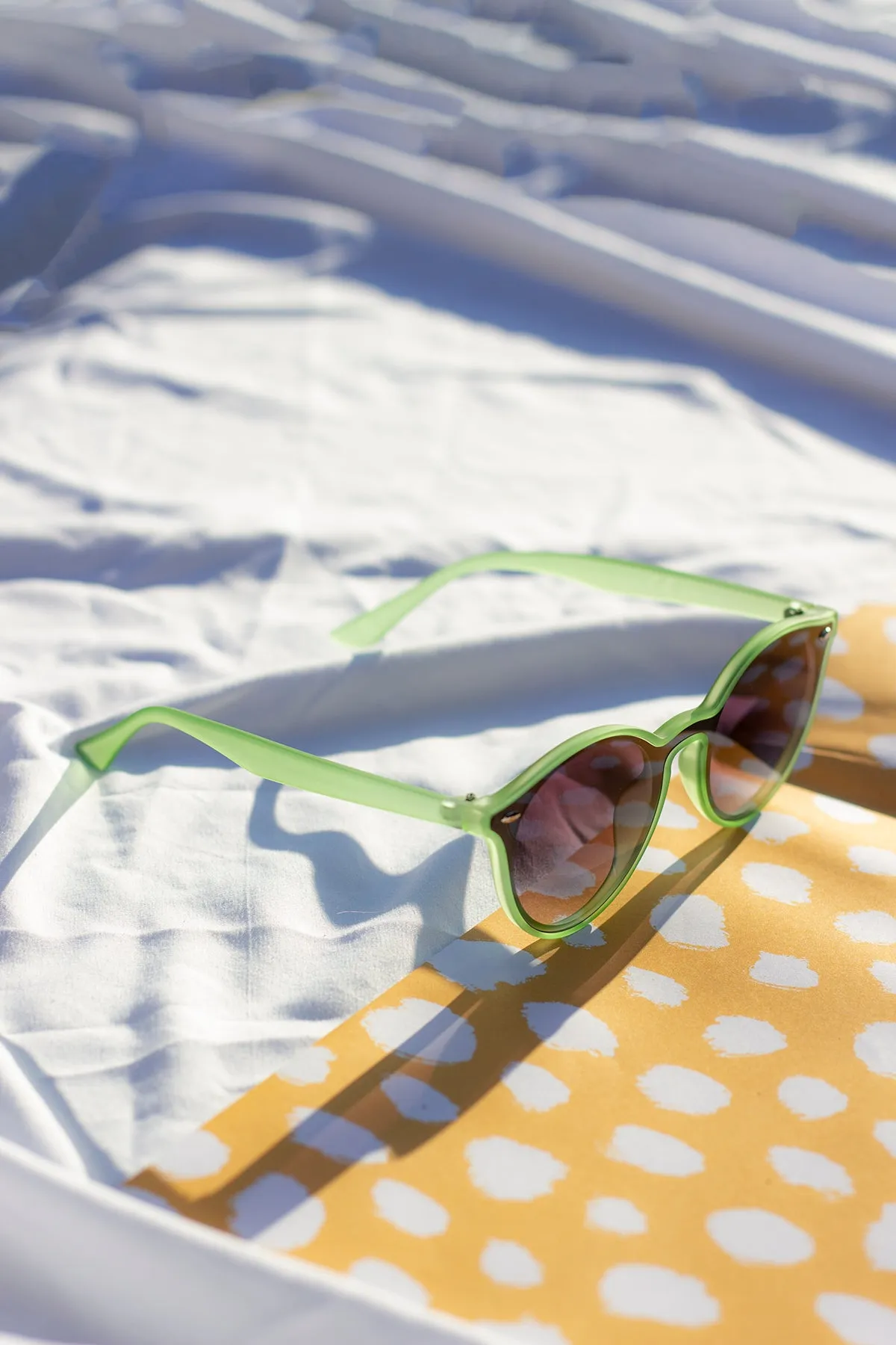 Front Lens Rounded Classic Pin Sunglasses