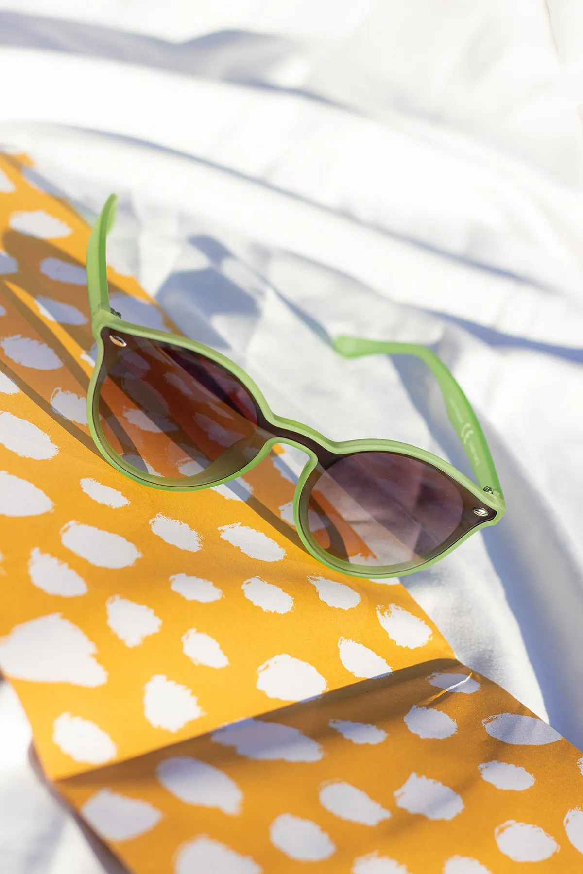 Front Lens Rounded Classic Pin Sunglasses