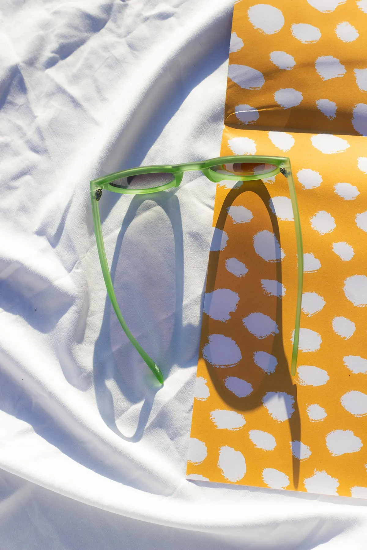 Front Lens Rounded Classic Pin Sunglasses