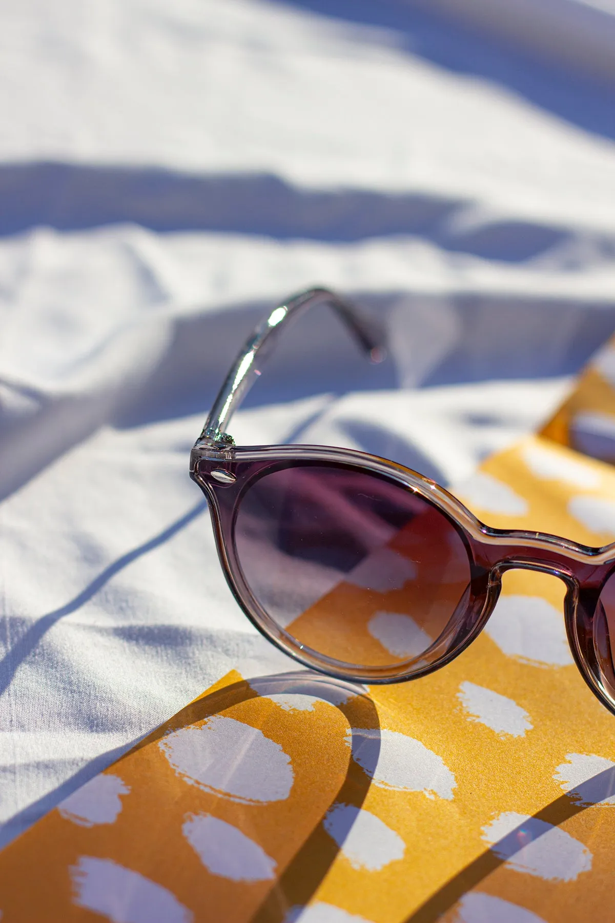 Front Lens Rounded Classic Pin Sunglasses