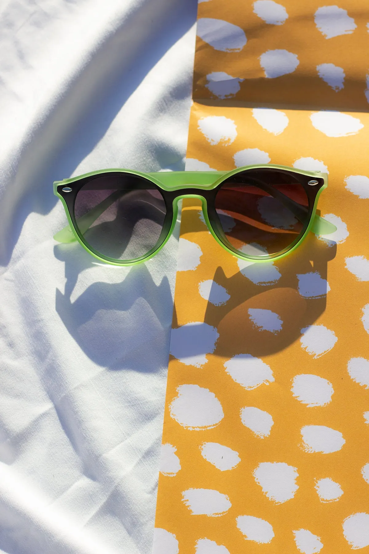 Front Lens Rounded Classic Pin Sunglasses