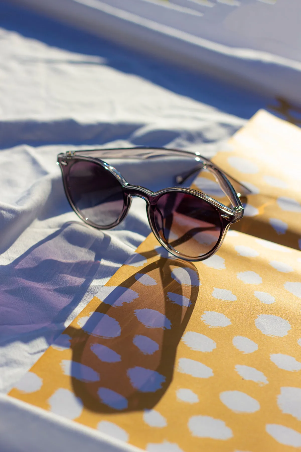 Front Lens Rounded Classic Pin Sunglasses