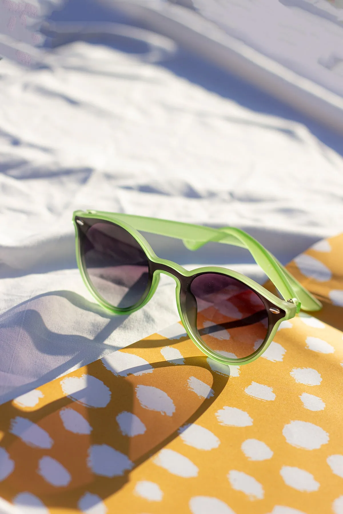 Front Lens Rounded Classic Pin Sunglasses