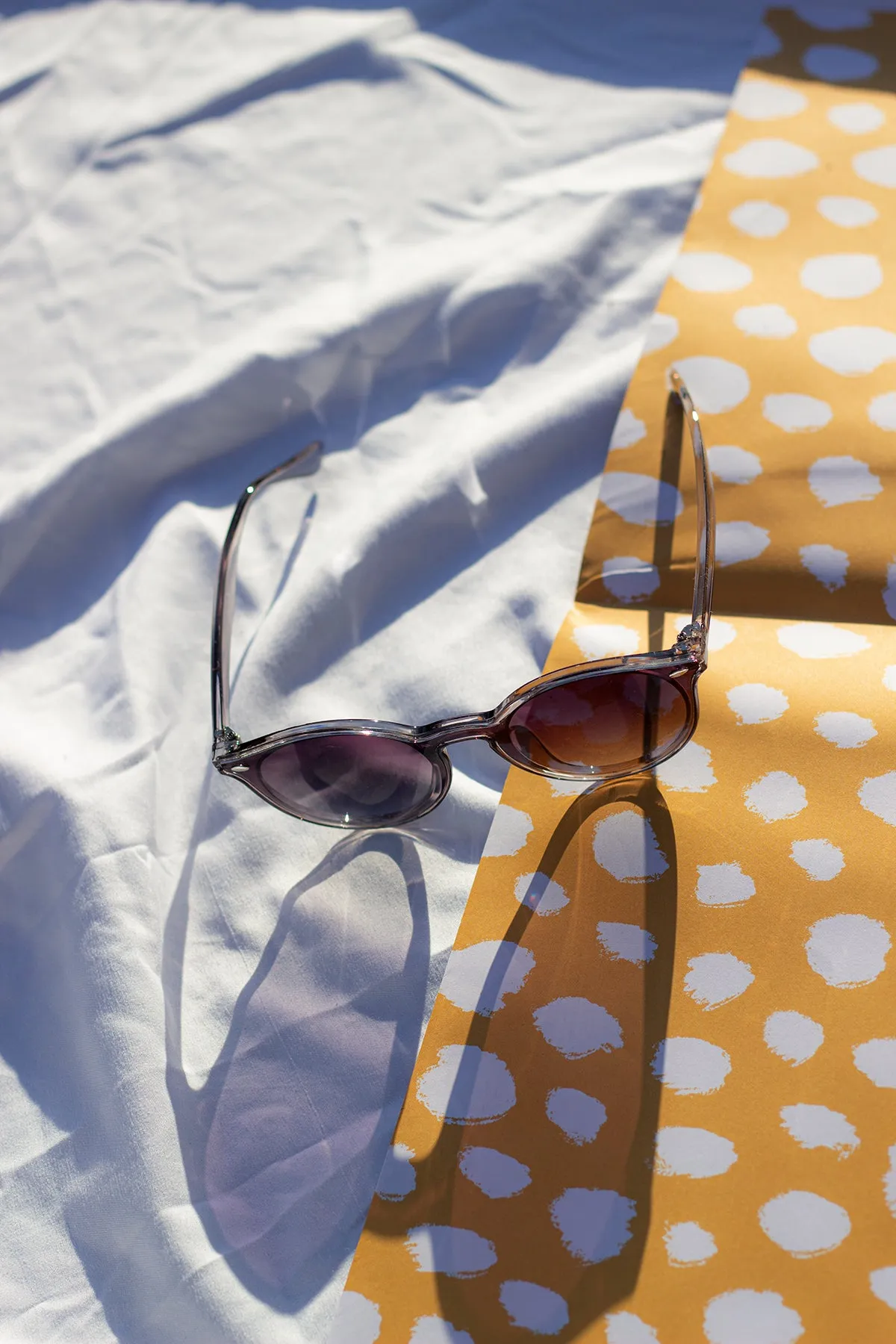 Front Lens Rounded Classic Pin Sunglasses