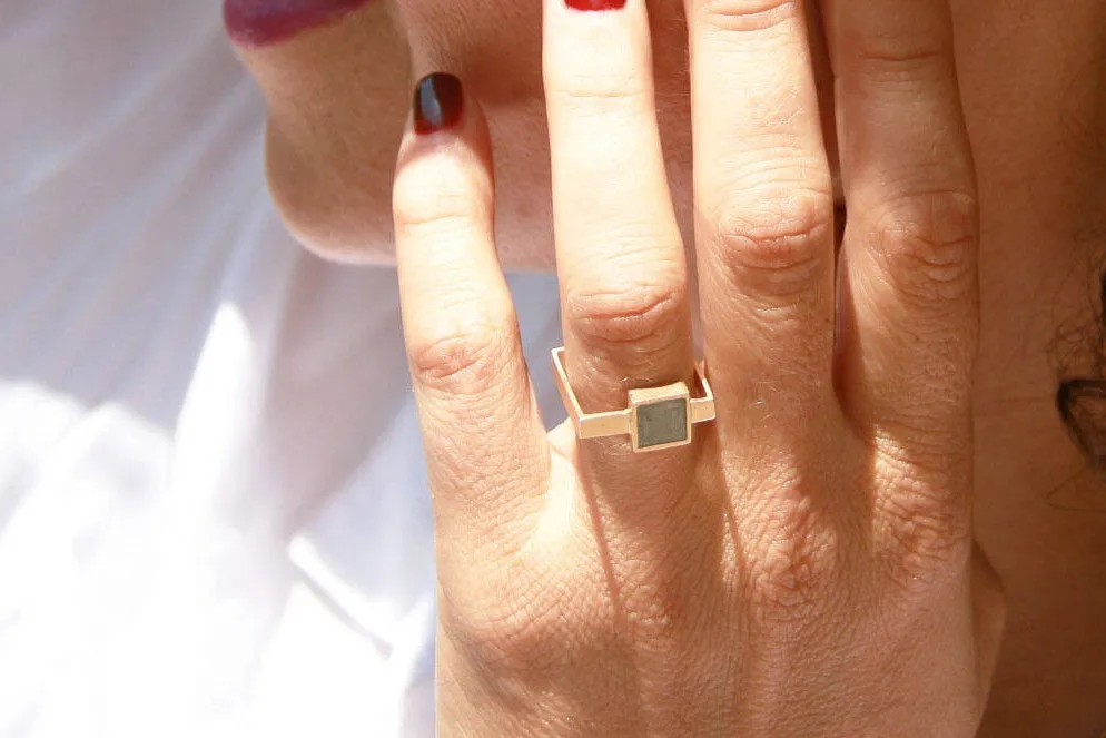 Geometric Square Frame Concrete Ring