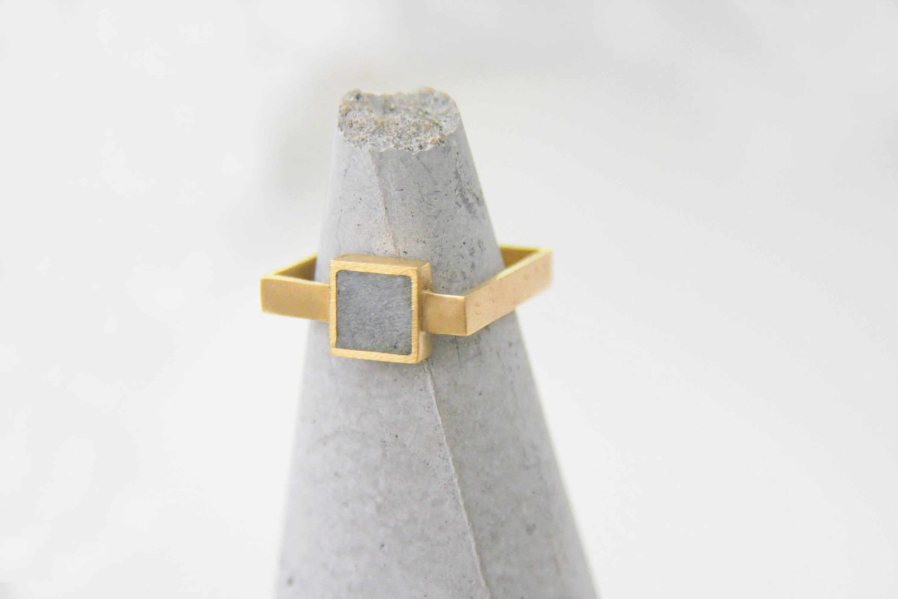 Geometric Square Frame Concrete Ring
