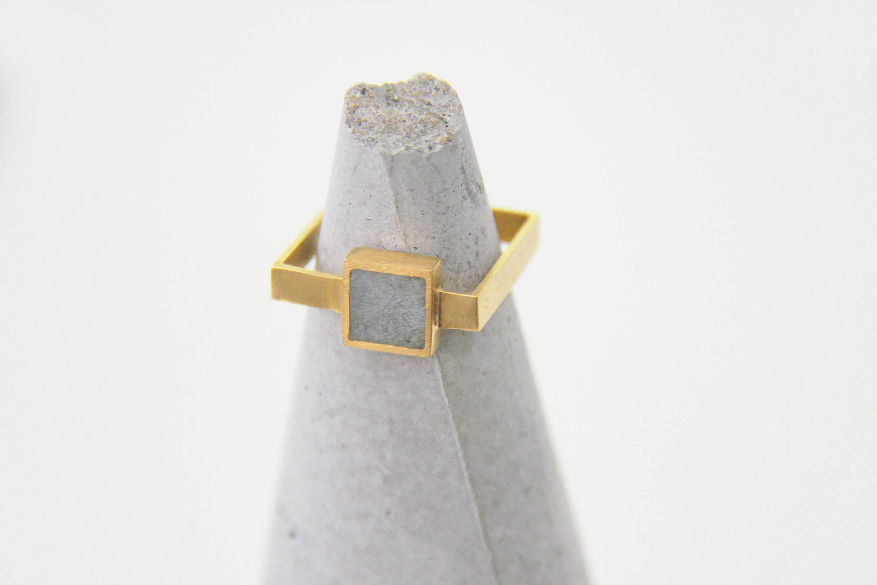 Geometric Square Frame Concrete Ring