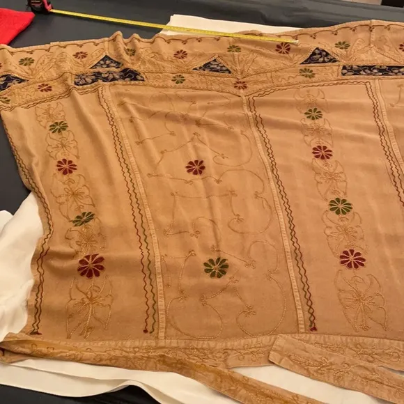 Gorgeous vintage long embroidered wraparound beige skirt made in India (mlb)