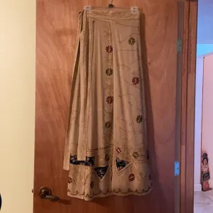 Gorgeous vintage long embroidered wraparound beige skirt made in India (mlb)