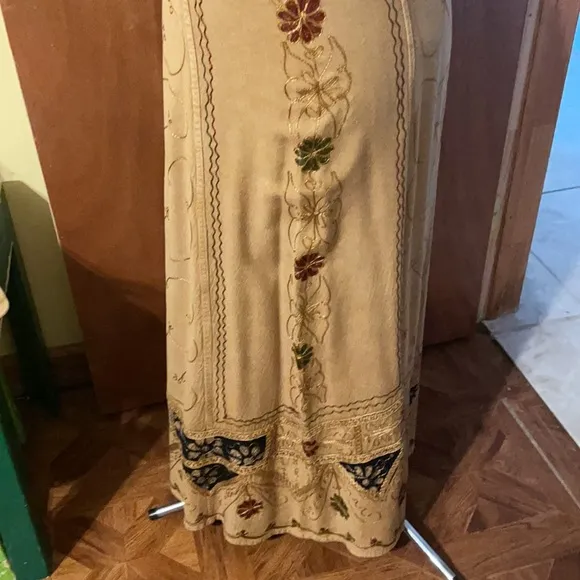 Gorgeous vintage long embroidered wraparound beige skirt made in India (mlb)