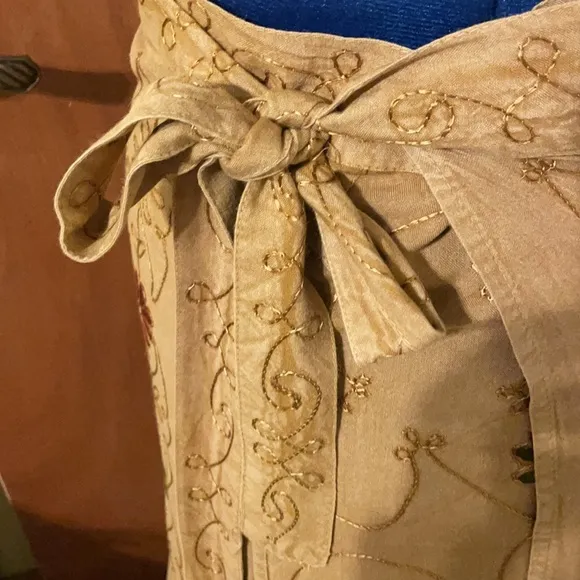 Gorgeous vintage long embroidered wraparound beige skirt made in India (mlb)