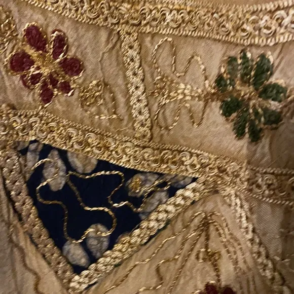 Gorgeous vintage long embroidered wraparound beige skirt made in India (mlb)