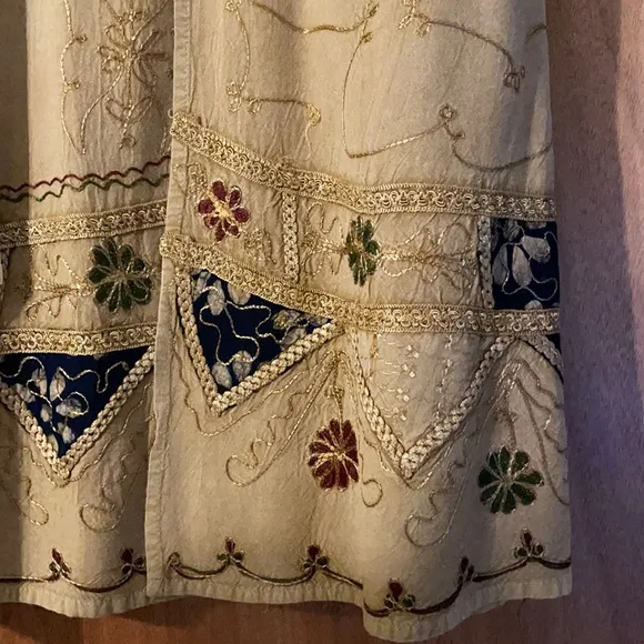 Gorgeous vintage long embroidered wraparound beige skirt made in India (mlb)