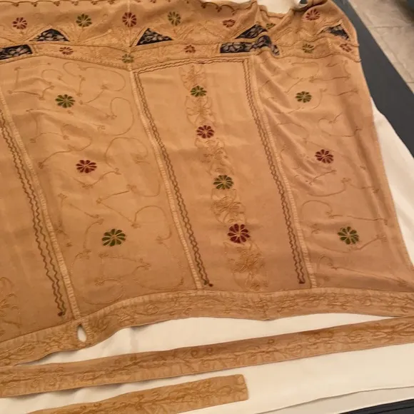 Gorgeous vintage long embroidered wraparound beige skirt made in India (mlb)
