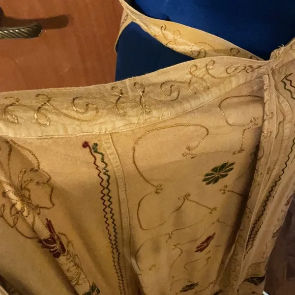 Gorgeous vintage long embroidered wraparound beige skirt made in India (mlb)