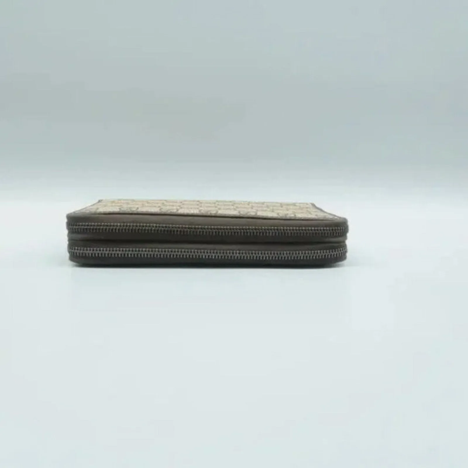 GUCCI Brown GG Canvas Clutch Bag