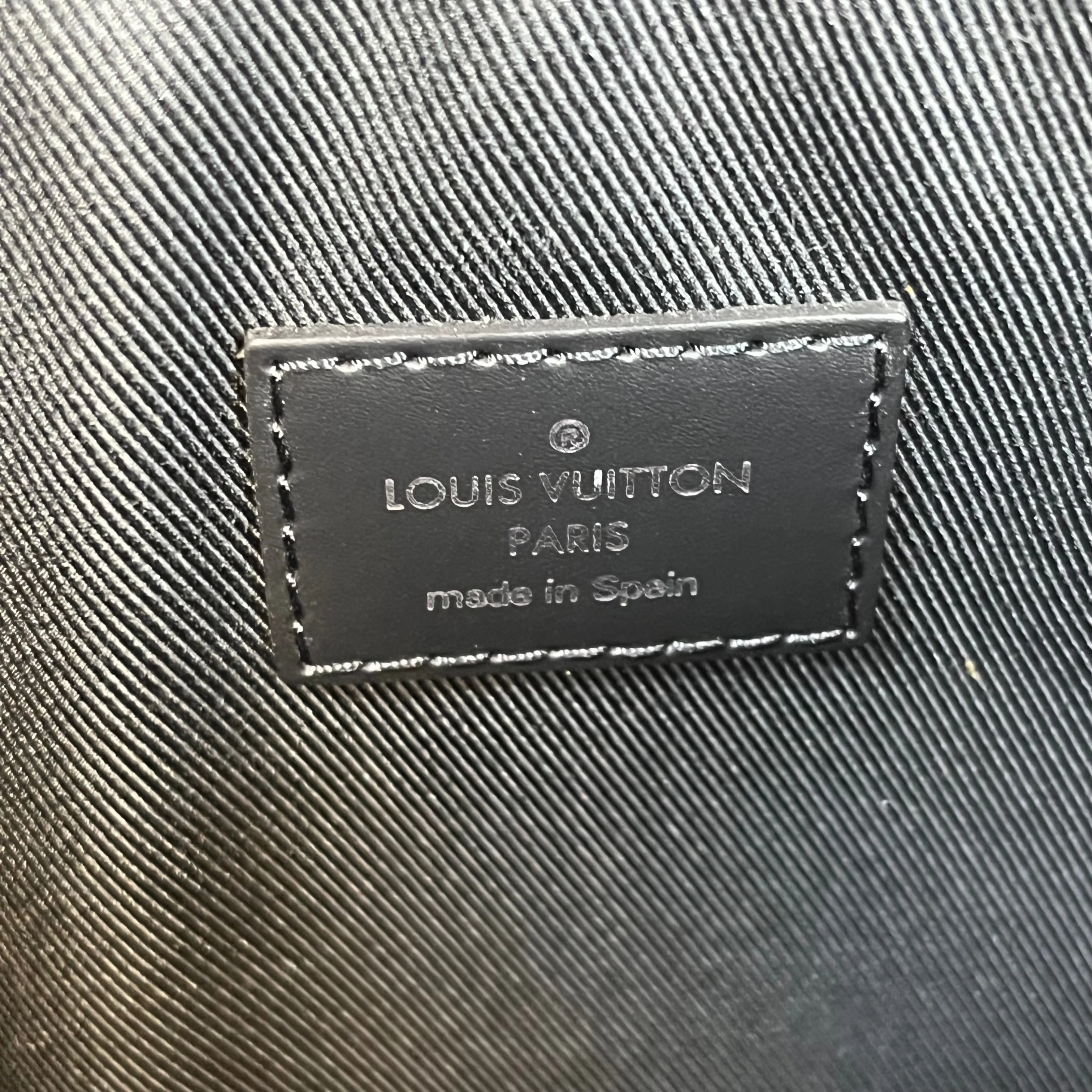 LOUIS VUITTON Light Pochette Black Monogram Eclipse Fragment Cabas Canvas Wristlet