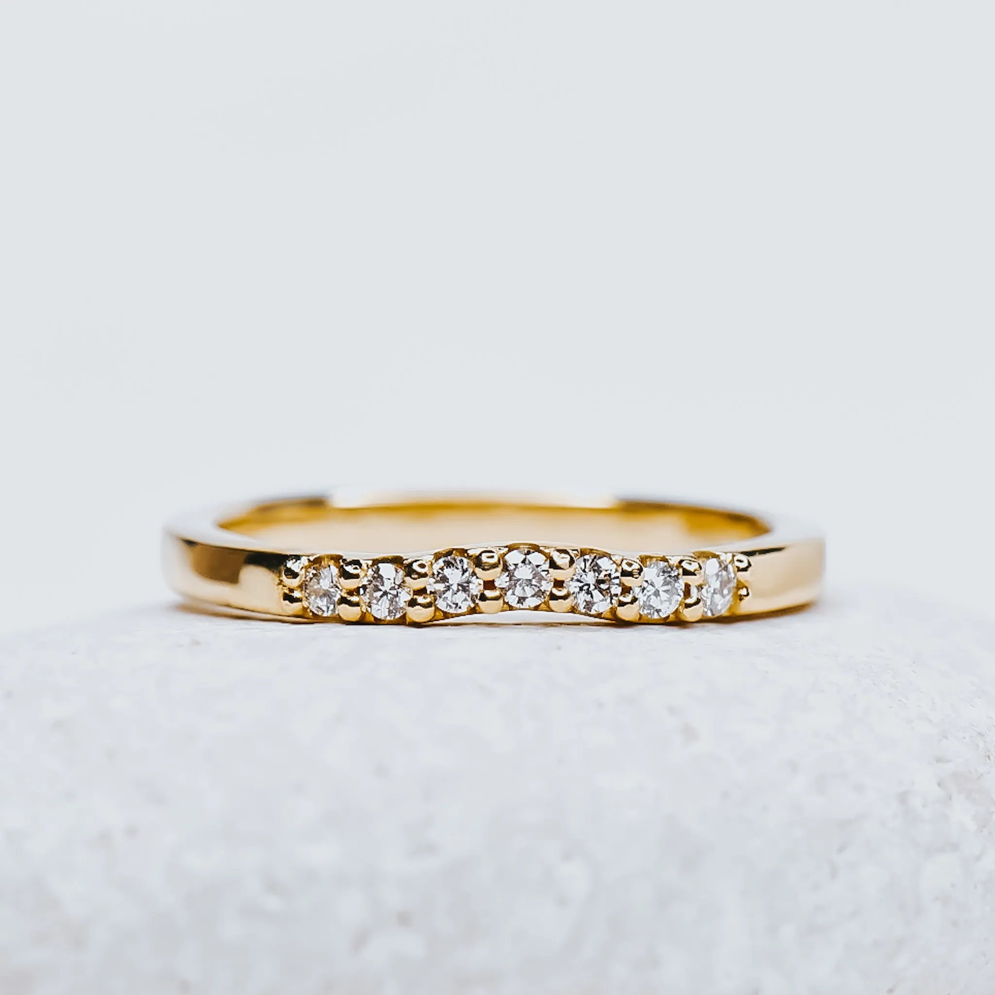 Lucy contour diamond band
