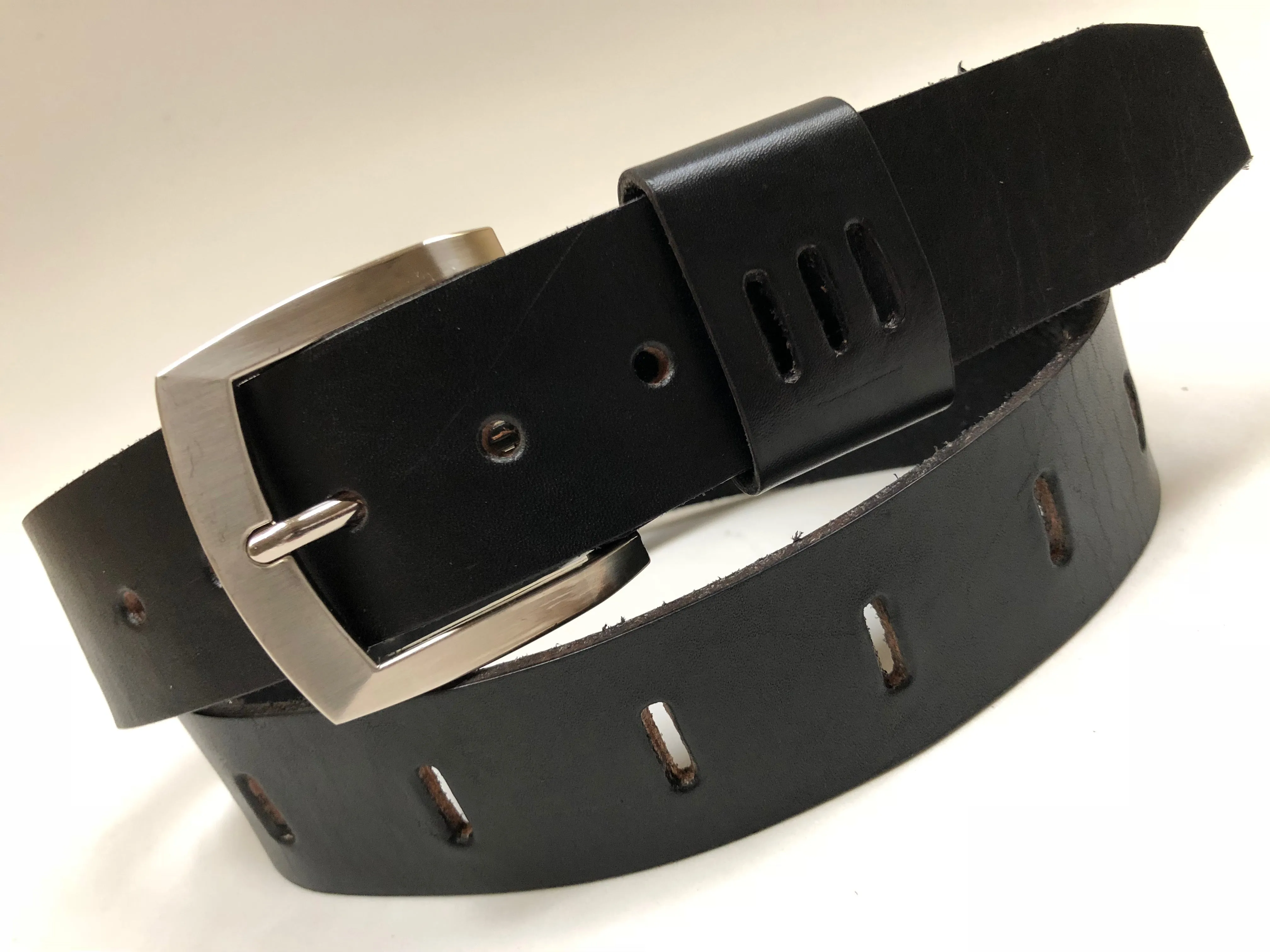 Men's Black Leather Belt With Silver Tone Buckle 36A11