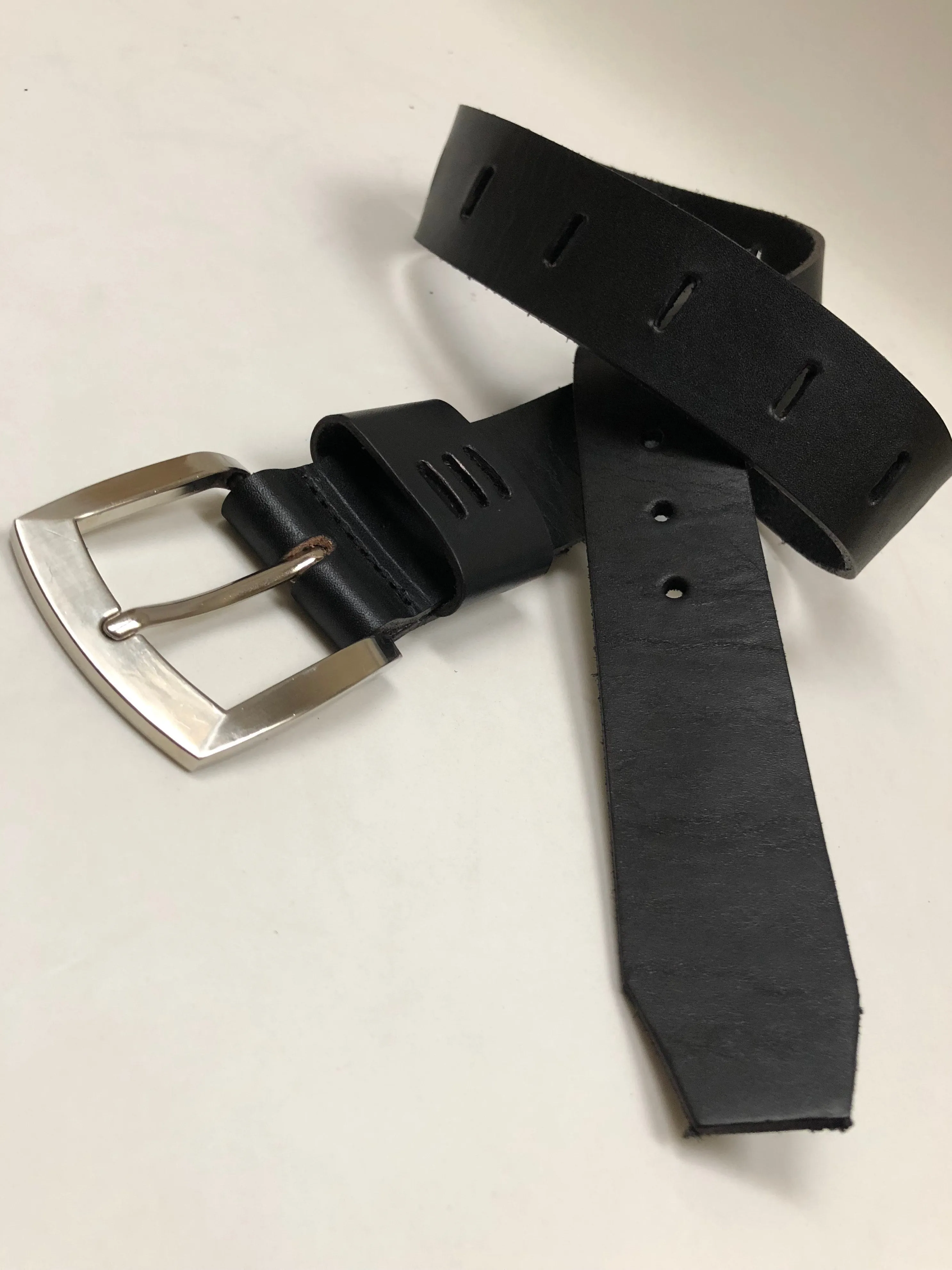 Men's Black Leather Belt With Silver Tone Buckle 36A11