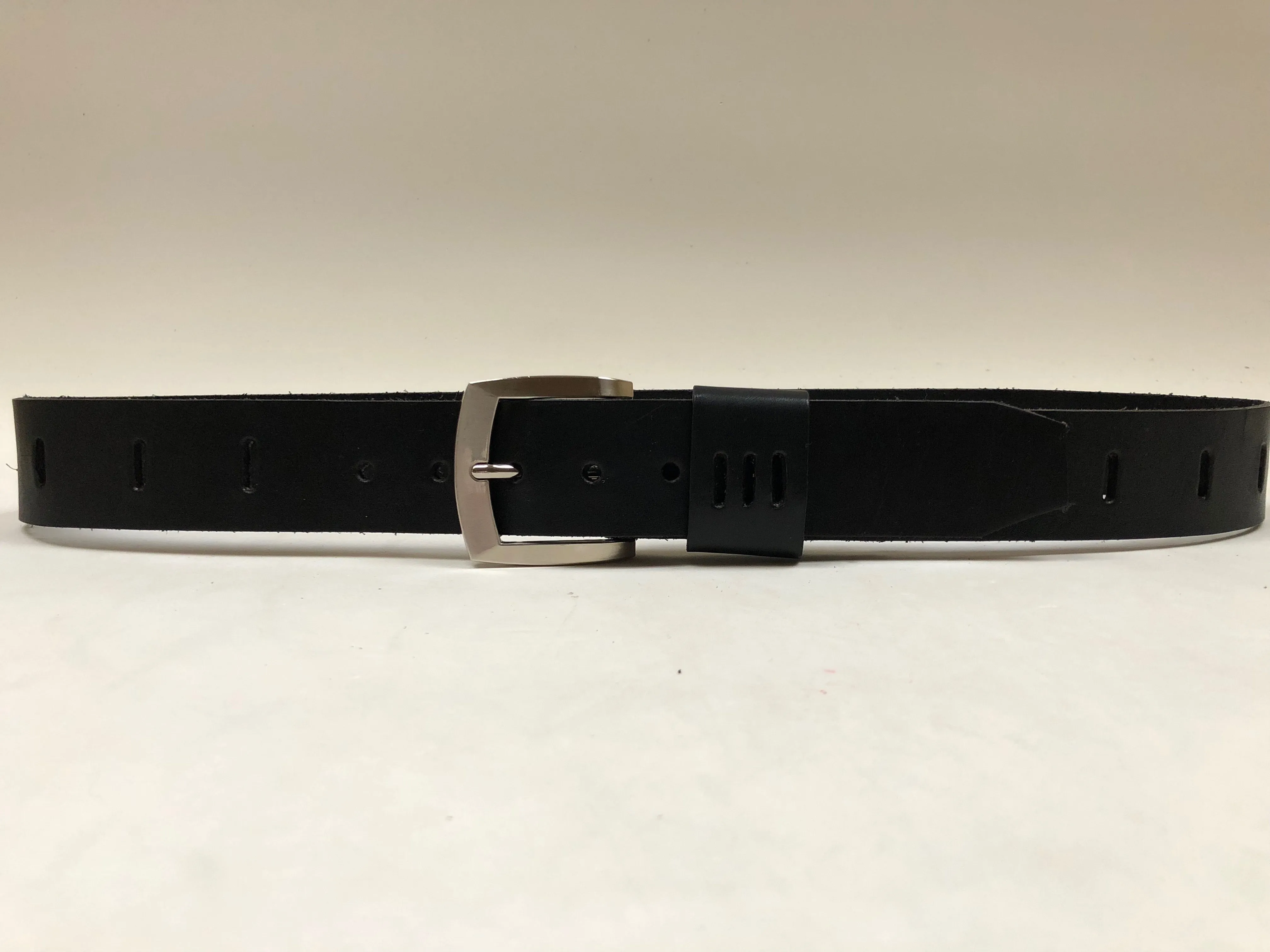 Men's Black Leather Belt With Silver Tone Buckle 36A11