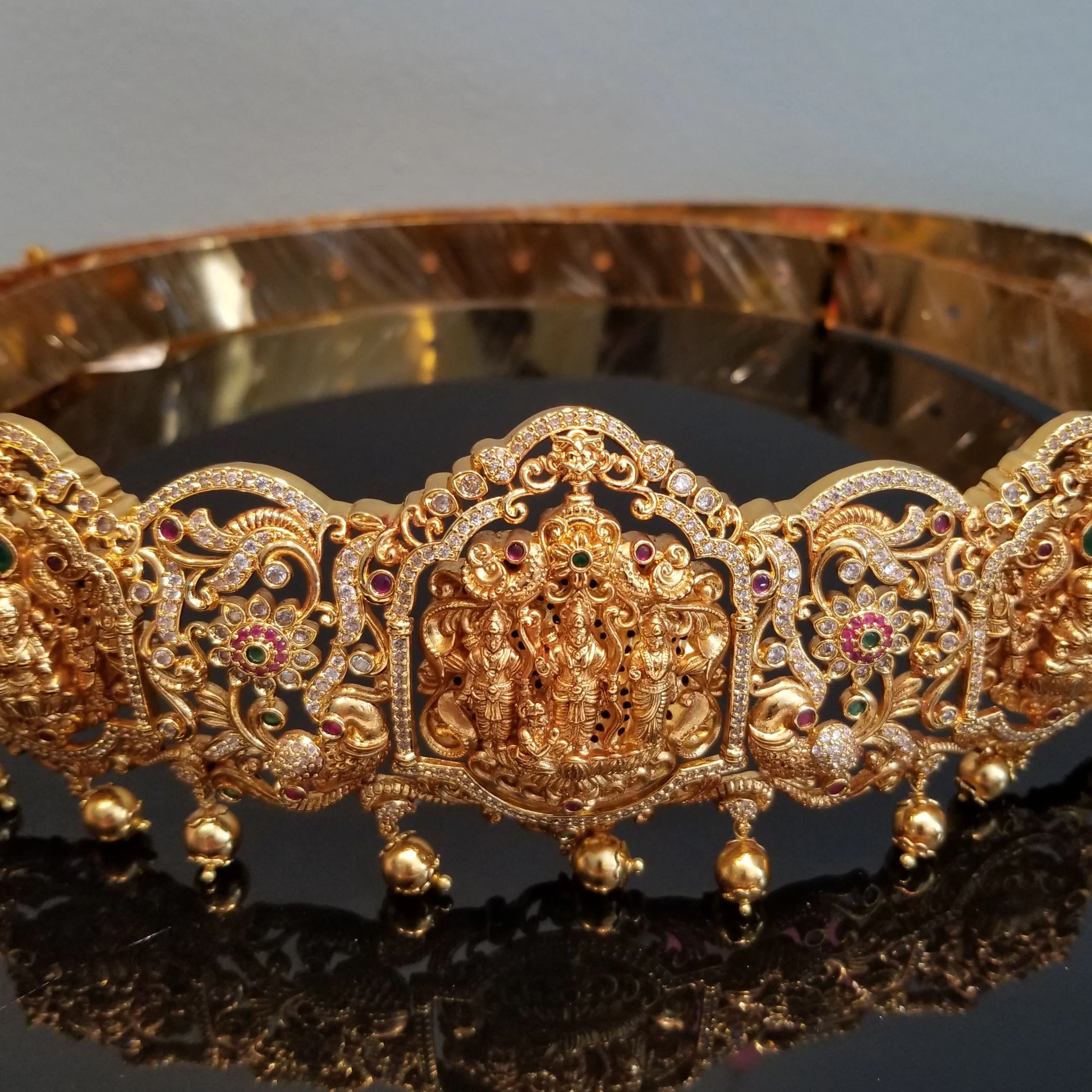 Rotating Gold Antique Polish Vaddanam