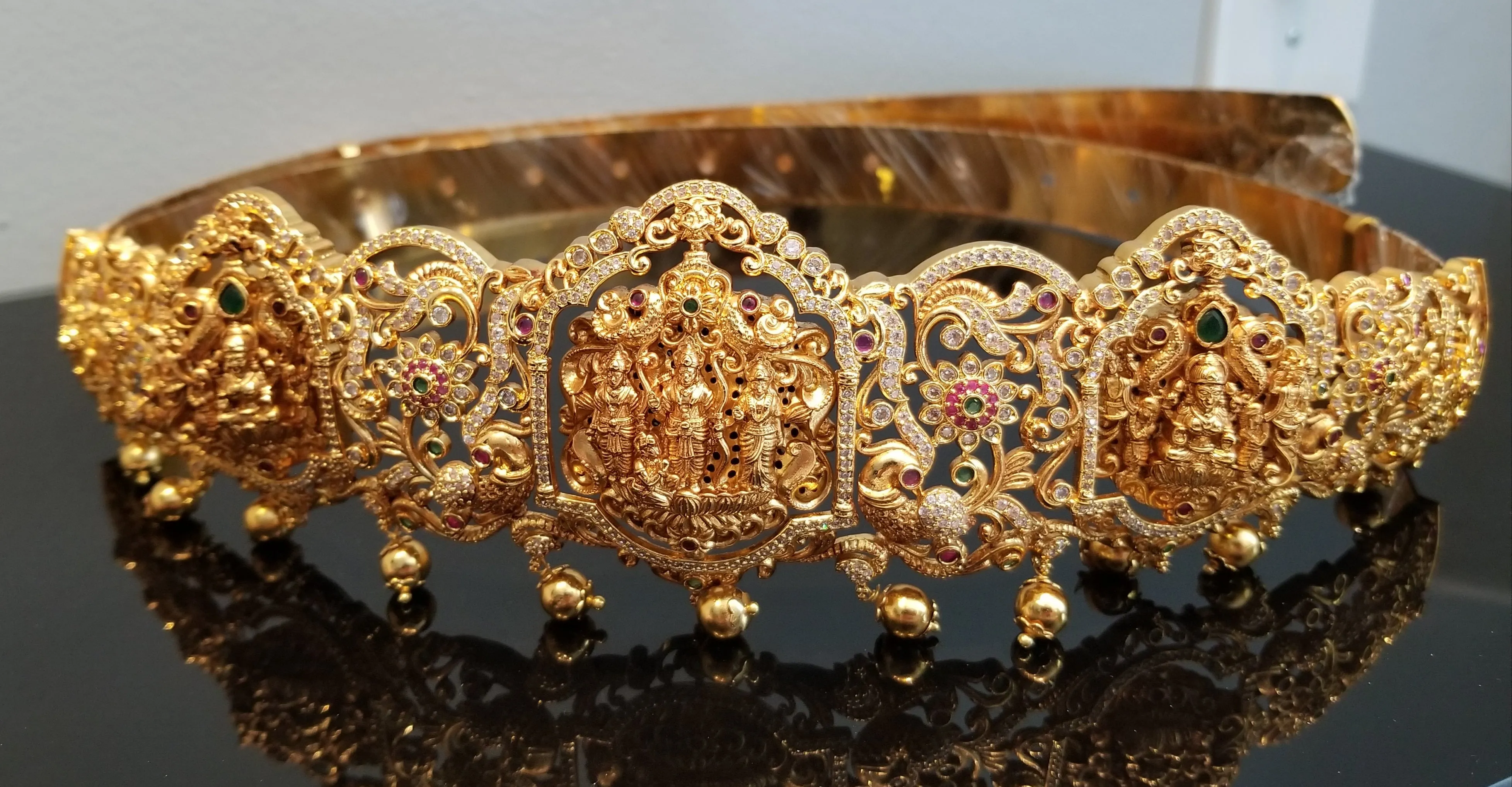 Rotating Gold Antique Polish Vaddanam