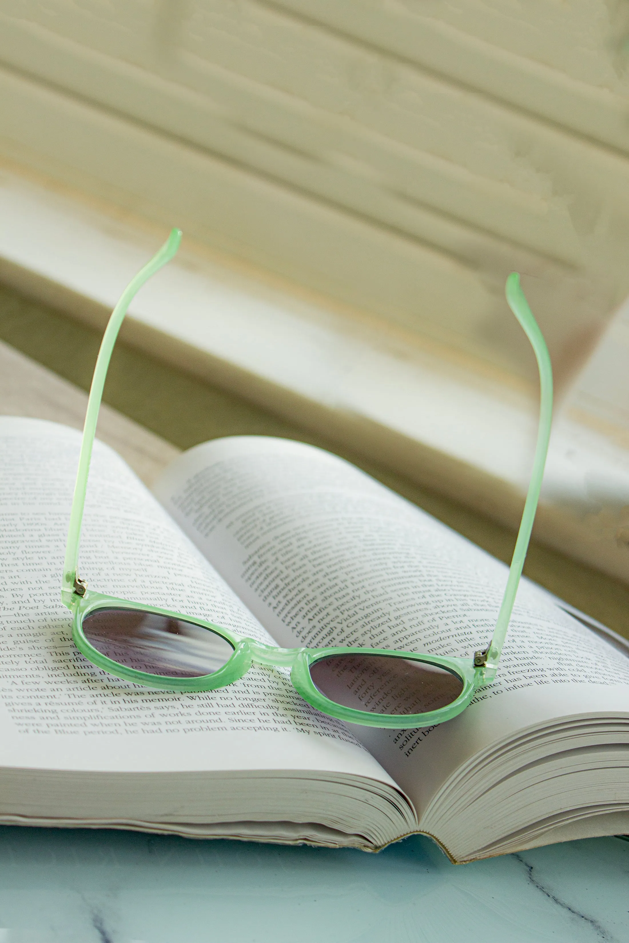 Thin Classic Round Retro Sunglasses