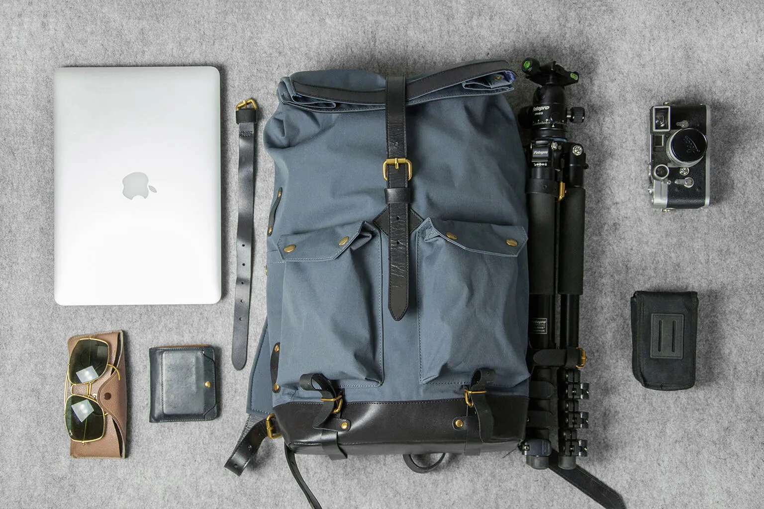 TRAVEL BACKPACK - grey