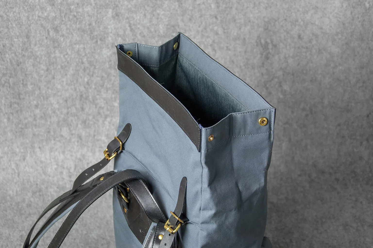 TRAVEL BACKPACK - grey