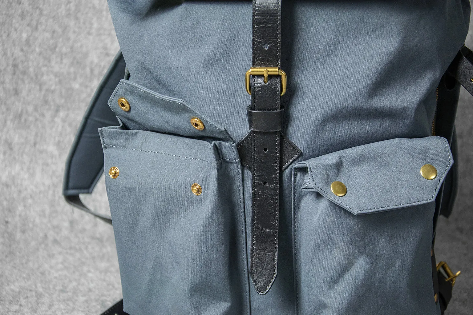 TRAVEL BACKPACK - grey
