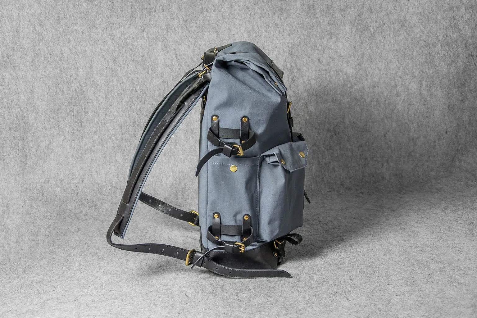 TRAVEL BACKPACK - grey